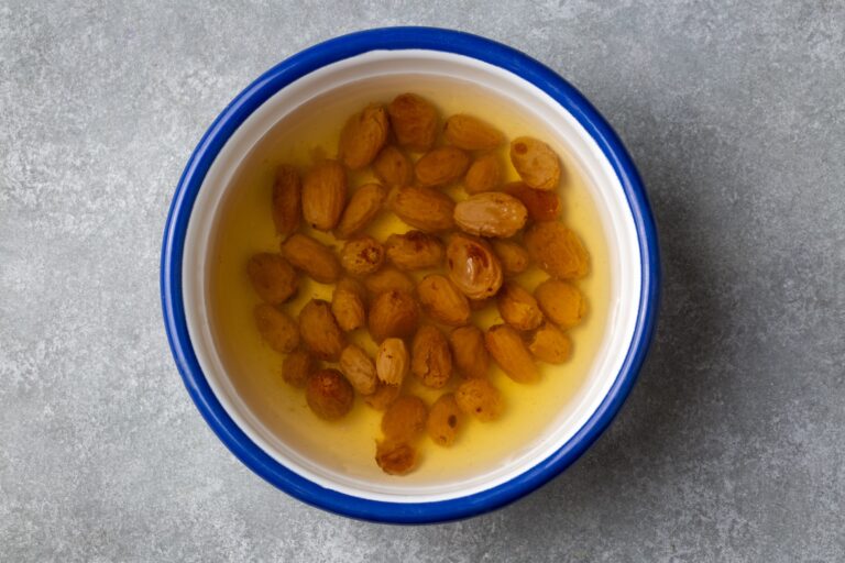 Soaked Raisins and Water Benefits: A Nutrient-Packed Start to Your Day Soaked Raisins and Water Benefits A Nutrient-Packed Start to Your Day